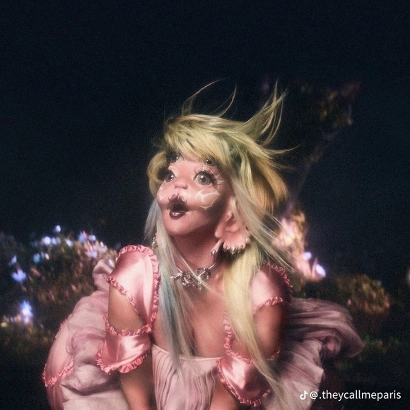 Meet your Posher, Alessandra - Picture 1 of 1